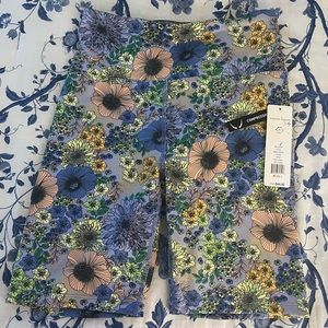 💐{NWT} FLORAL BIKER SHORTS